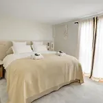 Ultra Luxe Et Confort Au Coeur Des Champs-Elysees