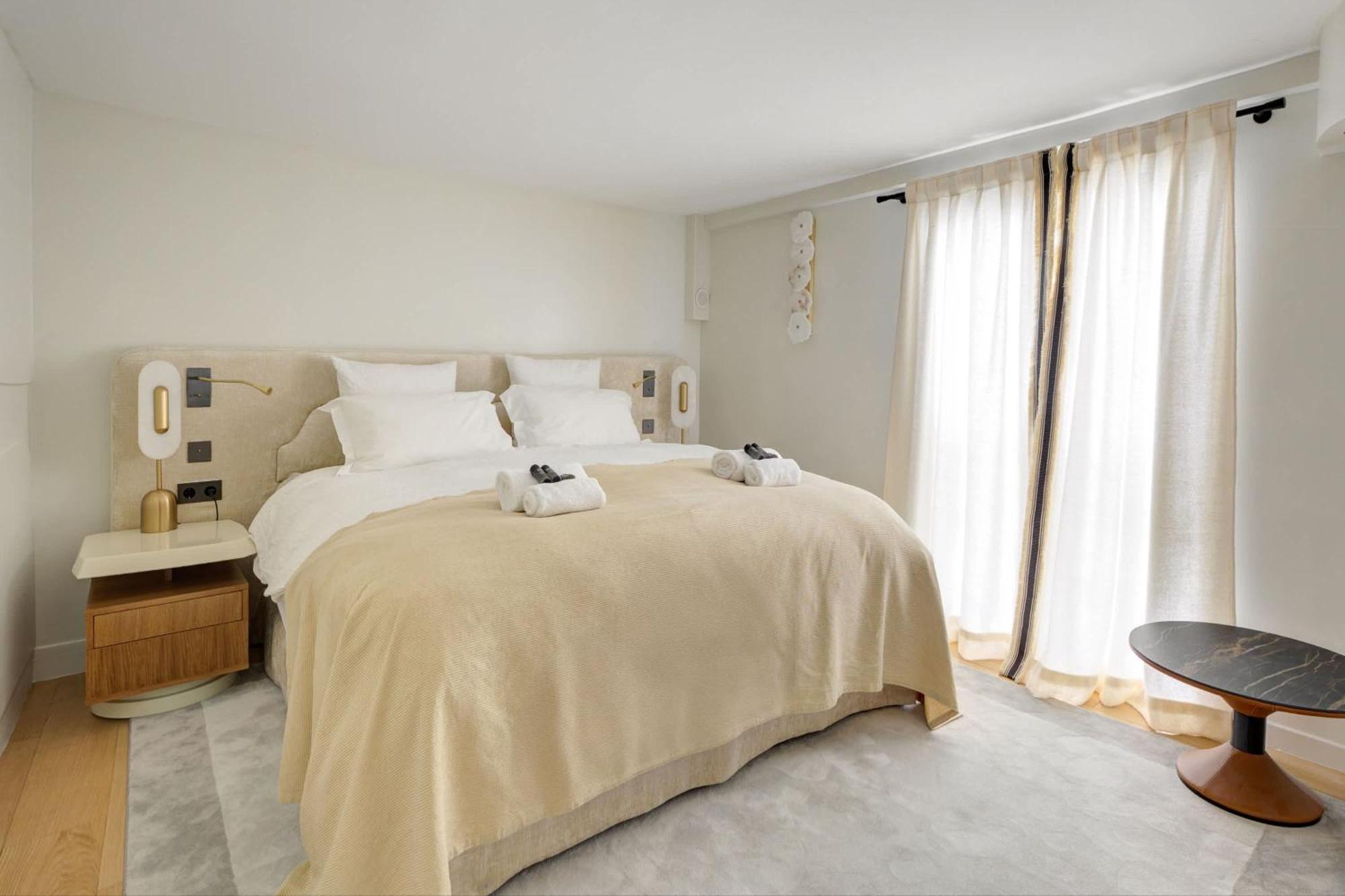 Apartment Ultra Luxe Et Confort Au Coeur Des Champs-elysees Paris